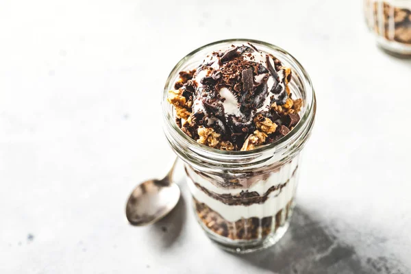 Parfait Allo Yogurt Con Muesli Cioccolato Gelato Dolce Colazione Deliziosa — Foto Stock
