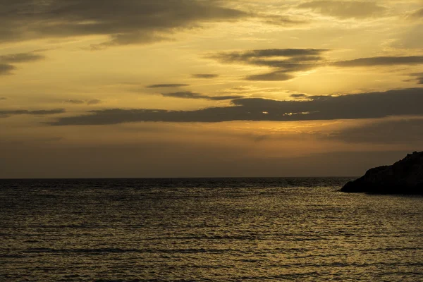 希腊莱夫卡达岛，波尔图 Katsiki 海滩落日 — 图库照片