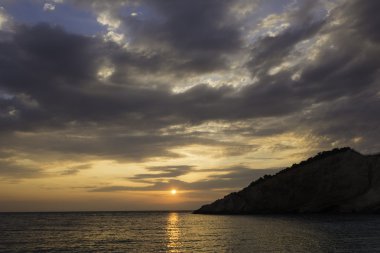 Porto Katsiki beach - Lefkada Adası, Yunanistan üzerinden günbatımı