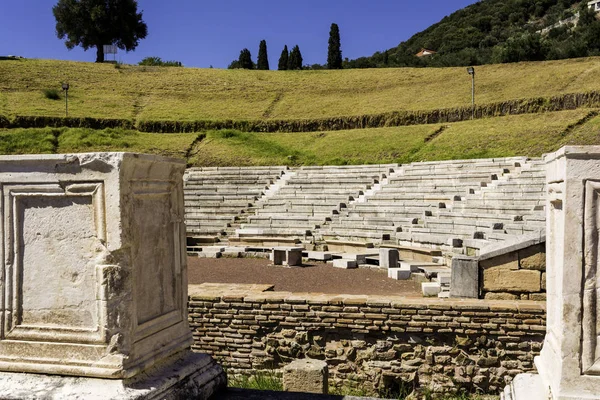 Ruínas do Teatro dos Antigos Messini, Peloponeso, Grécia — Fotografia de Stock