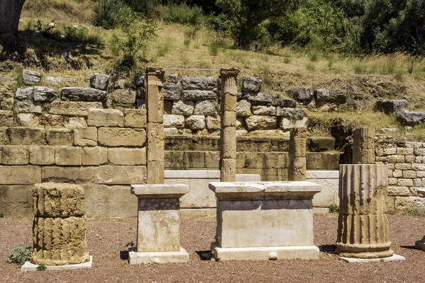 Pilíř ruiny na starověkou Messéné messinia, Peloponés, Řecko — Stock fotografie