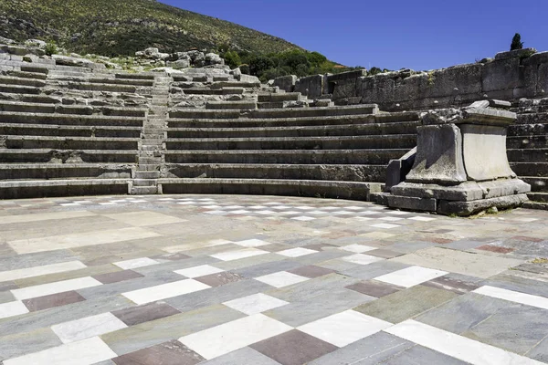 Messinia Antik şehir, Peloponnese, Yunanistan tiyatro kalıntıları — Stok fotoğraf