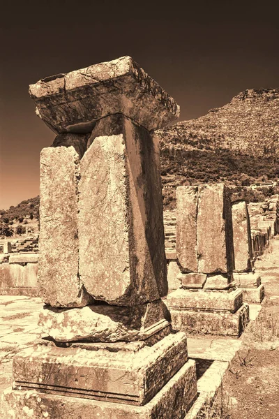 Ruinas del pilar en Messini antiguo, Messinia, Peloponeso, Grecia — Foto de Stock