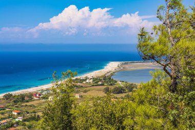 Panoramik kumsalda Lefkada Adası