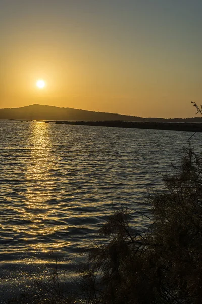 Puesta de sol en la laguna de Gialova, Messinia, Grecia — Foto de Stock