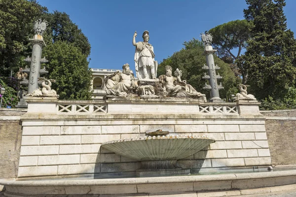 Fontana della Dea di Roma, Piazza del Popolo, Rome, Italië — Stockfoto