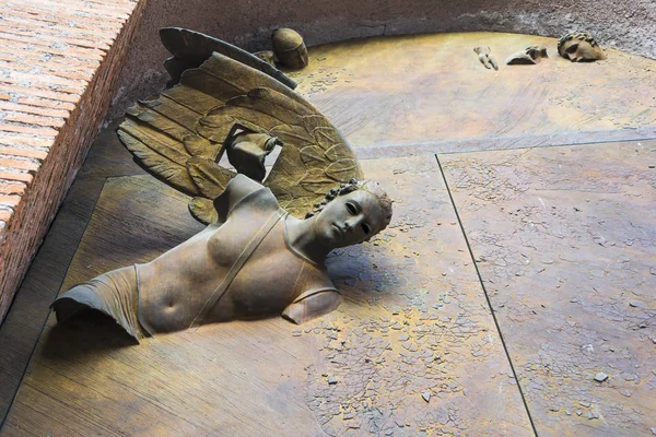 Bronzen beelden op de deur van de basiliek van St. Maria van de engelen en de martelaren — Stockfoto