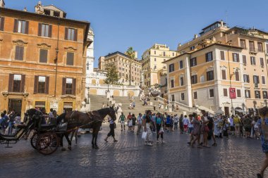 Rome, İtalya - 30 Ağustos 2017 - İspanyol adımları Piazza di Spagna, Roma