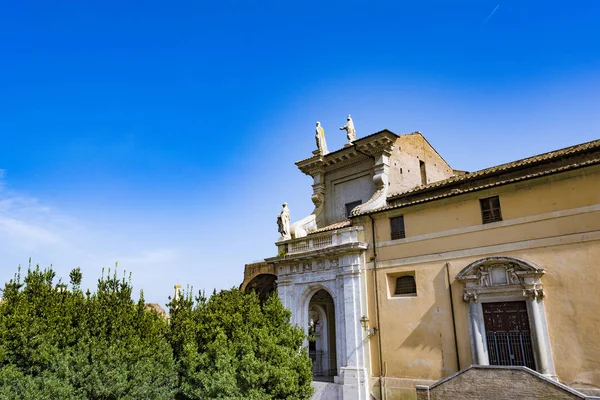 Церковь Санта-Франческа-Романа на Римском форуме — стоковое фото