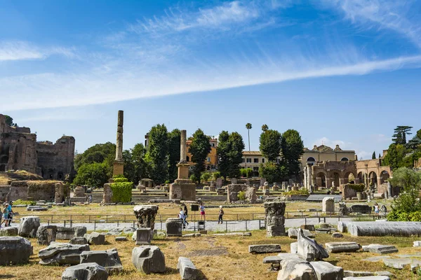 イタリア・ローマのローマ・フォーラムの廃墟. — ストック写真