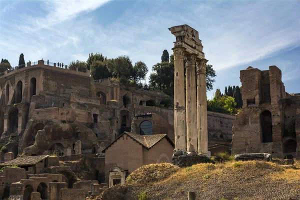 -寺のカストルとポルックス - フォロ ・ ロマーノ、ローマ、イタリアのディオスの神殿. — ストック写真