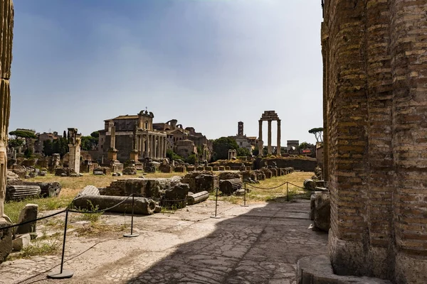 Руины римского форума в Риме, Италия. — стоковое фото