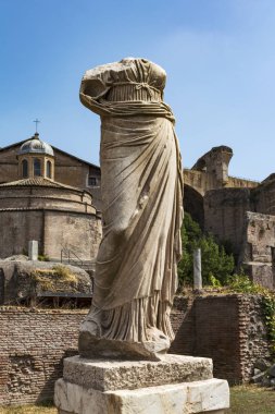 Evinde Vestilleri Roma Forumu, Roma, İtalya, Roma heykel.