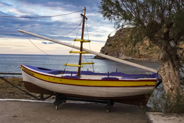 Geleneksel balıkçı teknesi, Mochlos Köyü, Crete, Yunanistan