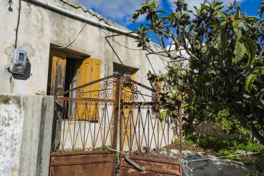 Geleneksel köy Chamaitoulo eski terk edilmiş ev, Girit, Yunanistan