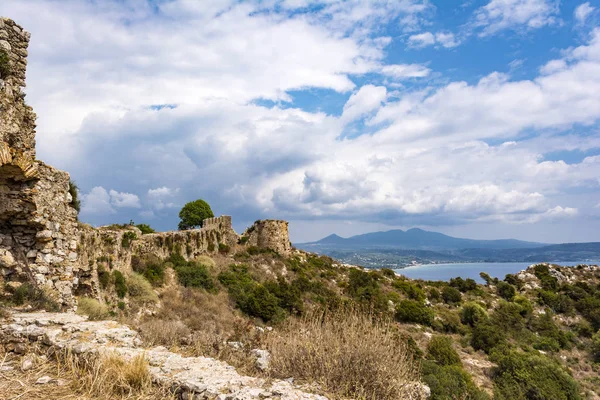 Palaiokastro hrad ze starověké pylu. Řecko — Stock fotografie