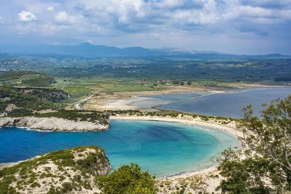 Voidokilia Beach Palaiokastro üzerinden Yunanistan Peloponnese bölgesinde görüntüle — Stok fotoğraf