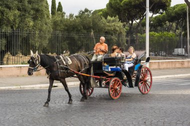 At içinde Roma Caddesi, İtalya ile taşıma