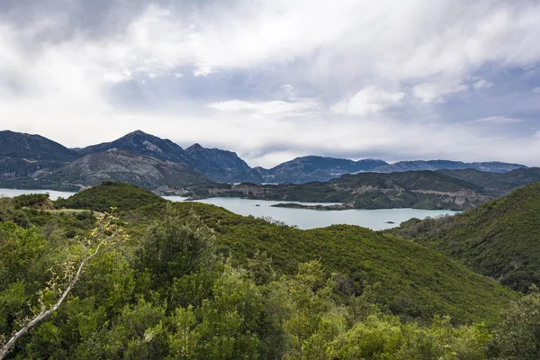 Jezioro Kremasta, regionie Evrytania, Grecja — Zdjęcie stockowe