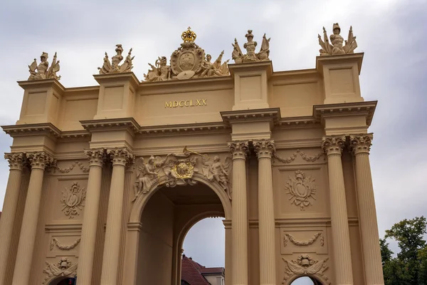 Puerta de Brandeburgo en Louise Square, Potsdam, Alemania —  Fotos de Stock