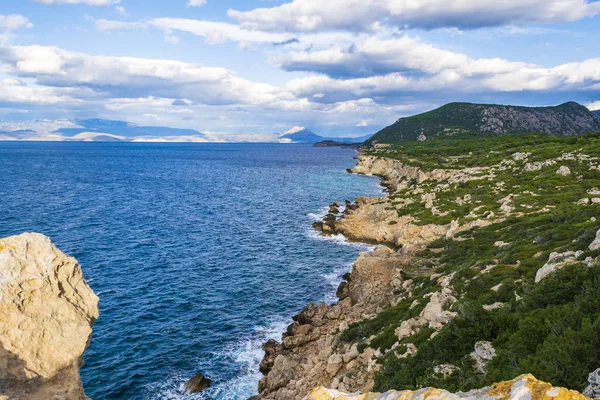 メラガビ岬の海岸線-ギリシャ — ストック写真