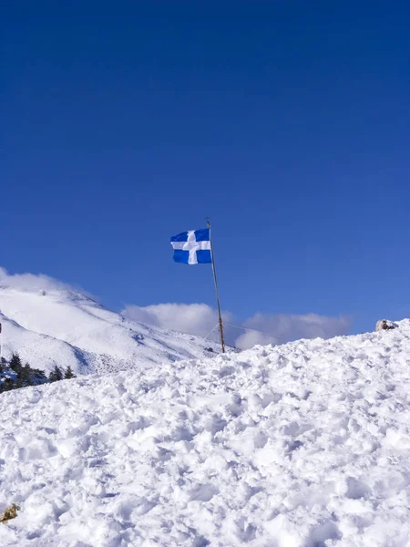 Bandera Griega Montaña Ziria Cubierta Nieve Día Invierno Korintia Peloponeso — Foto de Stock
