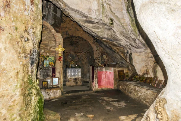 Uvnitř Kláštera Obklopeného Jeskyní Davelis Penteli Hora Sever Atén Řecko — Stock fotografie