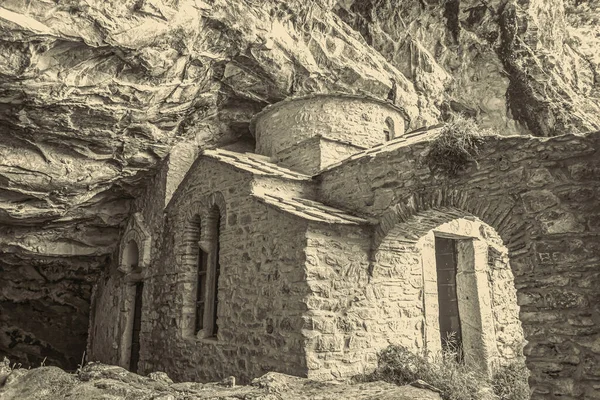 Monasterio Ortodoxo Cerrado Por Cueva Davelis Penteli Una Montaña Norte — Foto de Stock