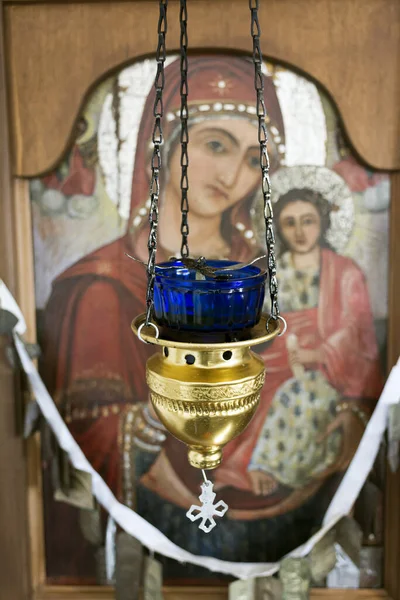 Primer Plano Candelabro Latón Clase Colgado Una Iglesia Ortodoxa Creta —  Fotos de Stock