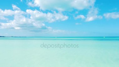 Karayipler Ocean güneşli bir öğleden sonra