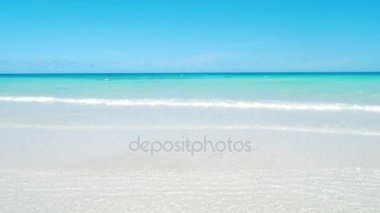 Mavi gökyüzü ile Karayipler beach