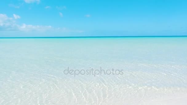 Bela Caribe águas do oceano raso — Vídeo de Stock