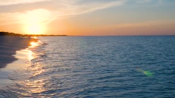 Карибський захід сонця на тропічному пляжі — стокове відео