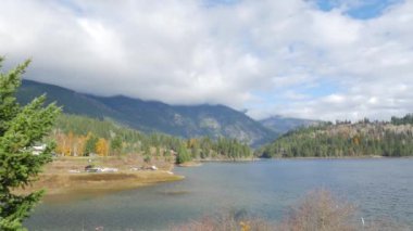British Columbia göl Dağları ile