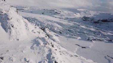 İzlanda'daki büyük Glacier adlı gündüz, kış havadan görünümü 