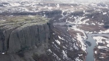 Kış dağ sırtı gündüz, İzlanda, havadan görünümü