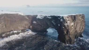 Büyük dağ Arch okyanus, gündüz, İzlanda ile havadan görünümü 