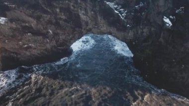 Büyük dağ Arch okyanus, gündüz, İzlanda ile havadan görünümü 