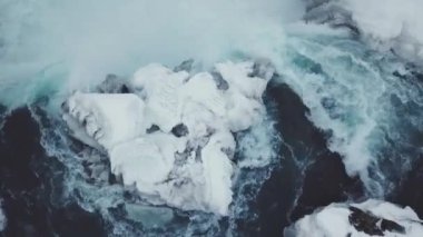 Güzel kış Godafoss şelaleler gündüz, İzlanda, havadan görünümü