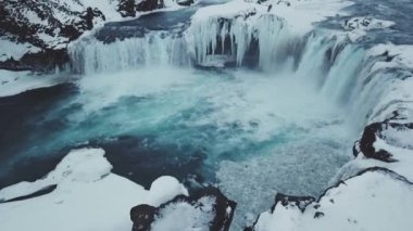 Güzel kış Godafoss şelaleler gündüz, İzlanda, havadan görünümü