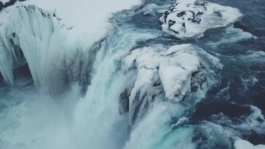 Güzel kış Godafoss şelaleler gündüz, İzlanda, havadan görünümü