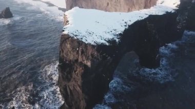 Büyük dağ Arch okyanus, gündüz, İzlanda ile havadan görünümü 