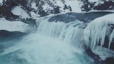 Güzel kış Godafoss şelaleler gündüz, İzlanda, havadan görünümü