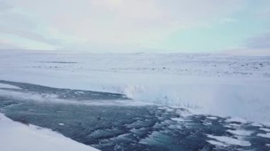 Su kış İzlanda'acele havadan görünümü