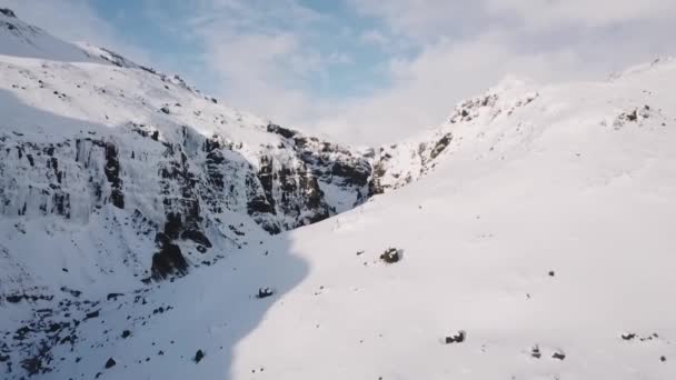 Vue Aérienne Une Grande Vallée Entre Les Montagnes Hiver Islande — Video