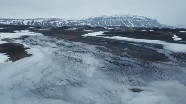 Flygfoto Över Mossa Täckt Fält Vintern Dagtid Island — Stockvideo