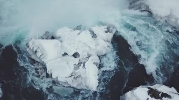 アイスランドで美しい冬 Godafoss 滝の空撮 — ストック動画