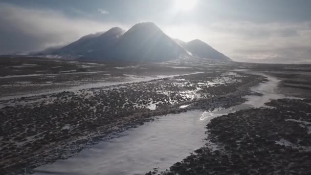 Vue Aérienne Des Montagnes Couvertes Neige Jour Ensoleillé Hiver Islande — Video
