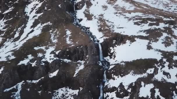 Vista Aérea Grande Queda Água Inverno Nas Montanhas Durante Dia — Vídeo de Stock