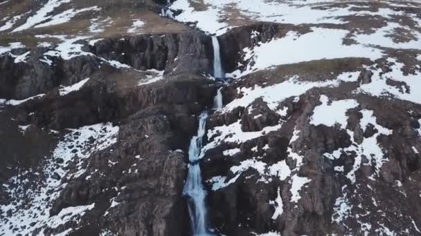 Вид Воздуха Большие Зимние Воды Падает Горах Дневное Время Исландия — стоковое видео